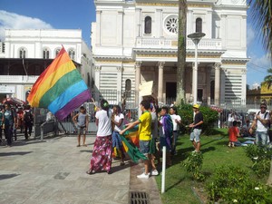 bandeira gay em protesto de Belém (Foto: Ingrid Bico / G1)