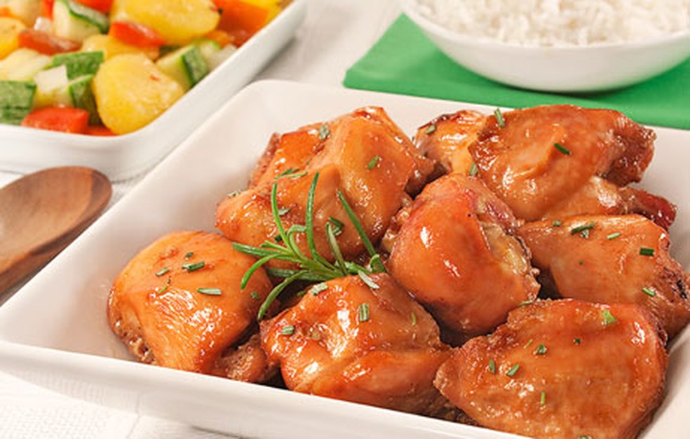 Frango à Passarinho Com Molho Oriental