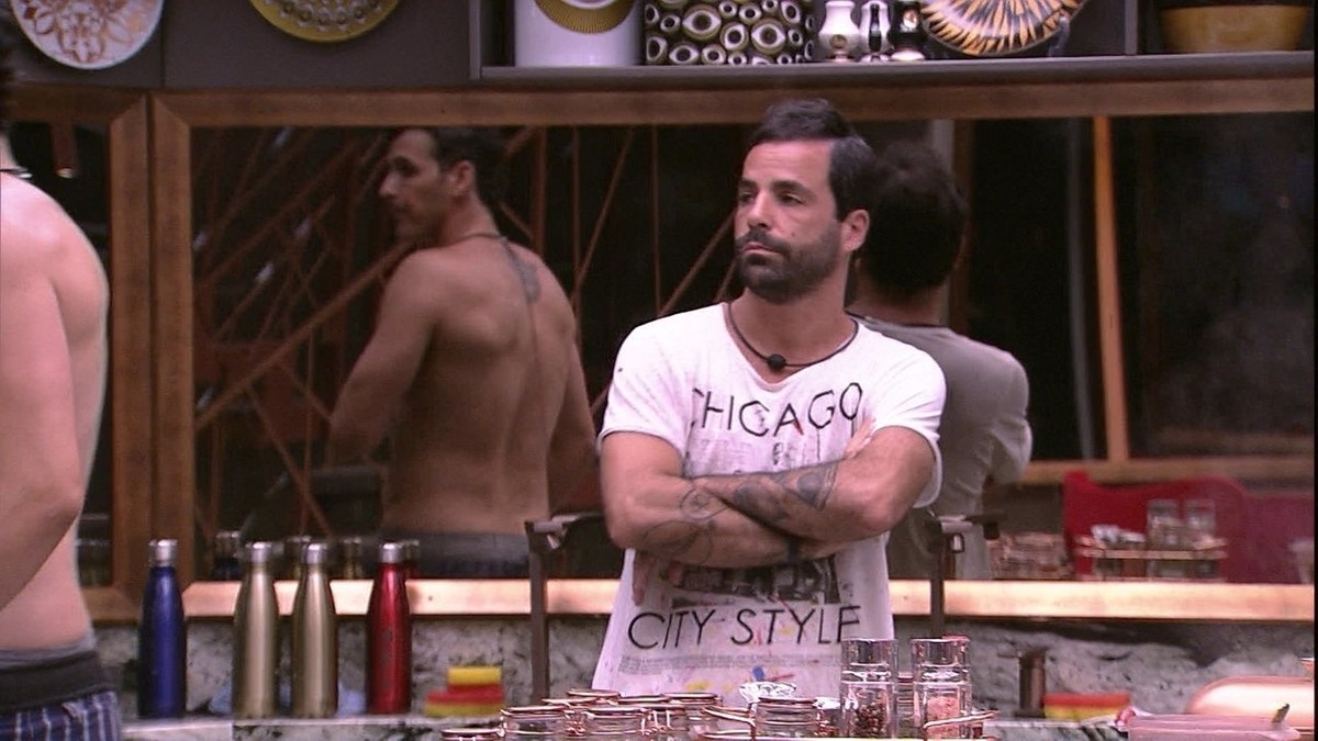 Brothers calculam quanto tempo ainda tem para arrumar malas casa bbb gshow