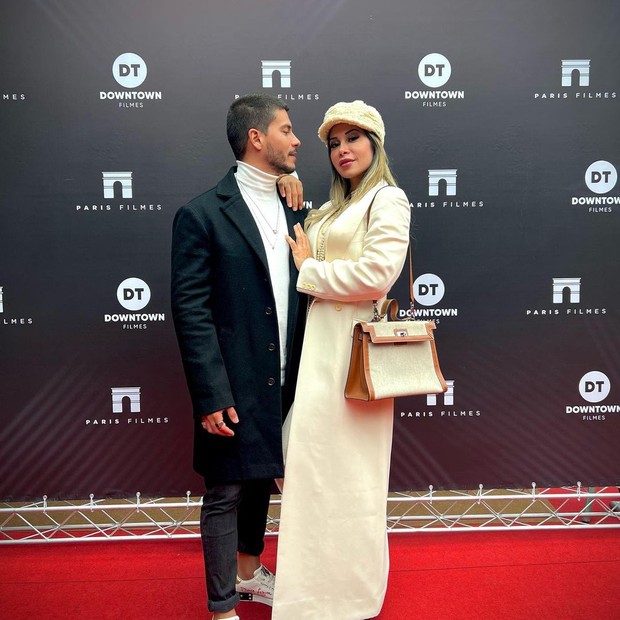 Maíra Cardi e Arthur Aguiar na divulgação do filme Pluft (Foto: Instagram/Reprodução)