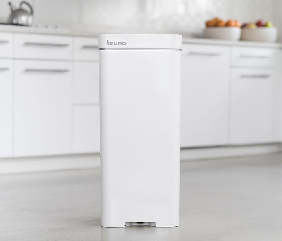 A lixeira inteligente consegue sugar o resto de migalhas que ficam prÃ³ximas (Foto: DivulgaÃ§Ã£o/Bruno)