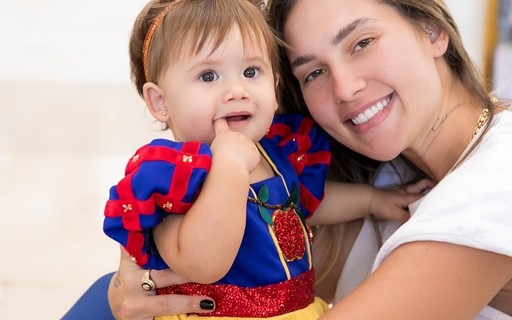 Virgínia Fonseca rebate críticas por ter uma babá: "Não sou menos mãe"
