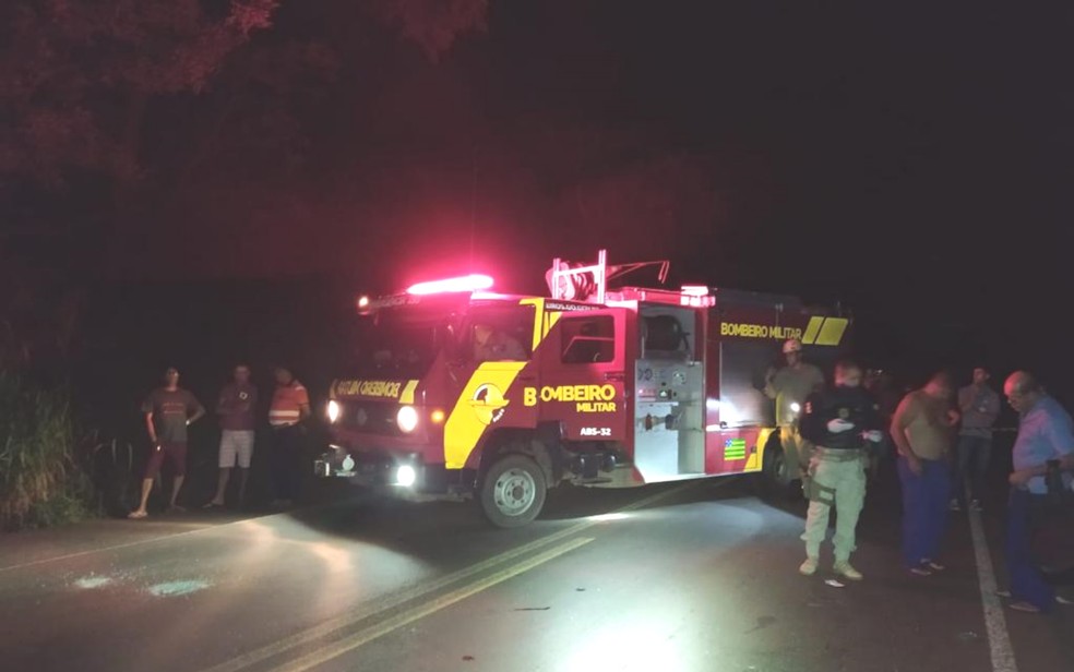 Duas pessoas morrem e duas crianças ficam feridas em acidente na BR-364, em Mineiros — Foto: Reprodução/PRF