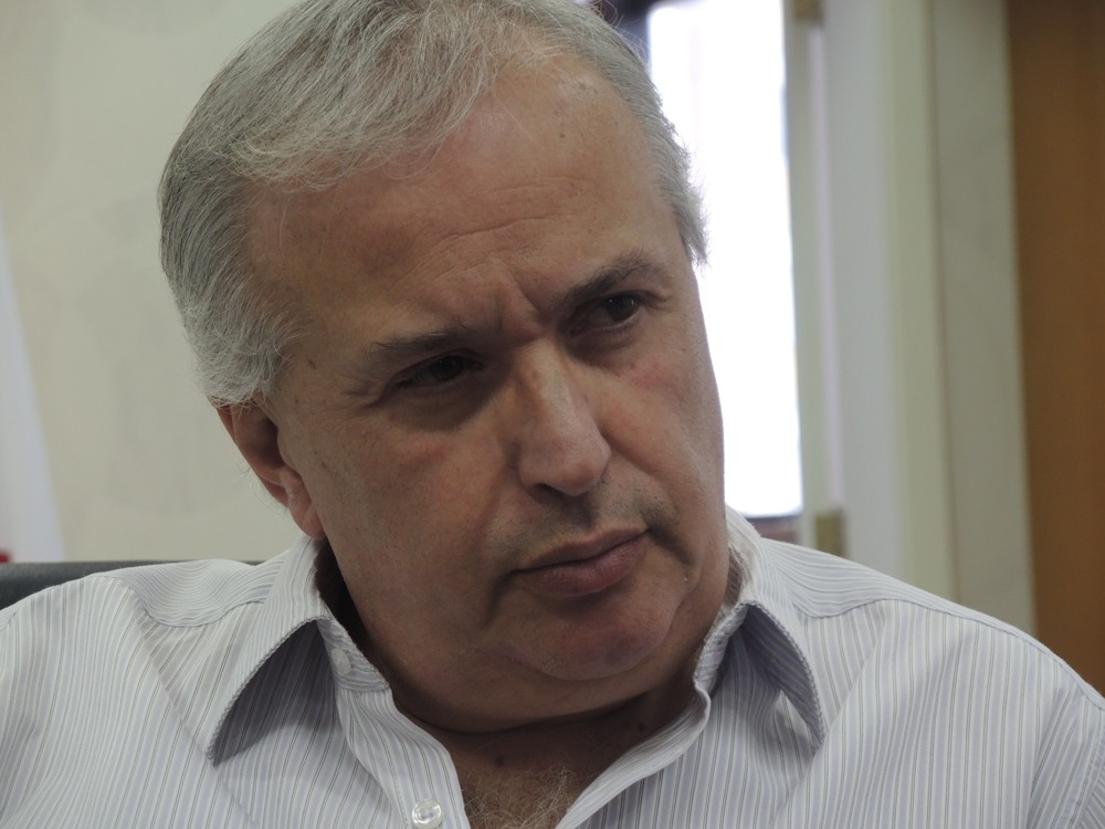 No último dia de mandato, Roberto de Andrade lamenta sobre Dudu