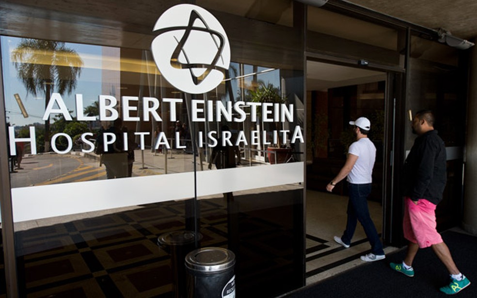 Entrada do Hospital Albert Einstein, na Zona Sul de São Paulo — Foto: AFP PHOTO / NELSON ALMEIDA