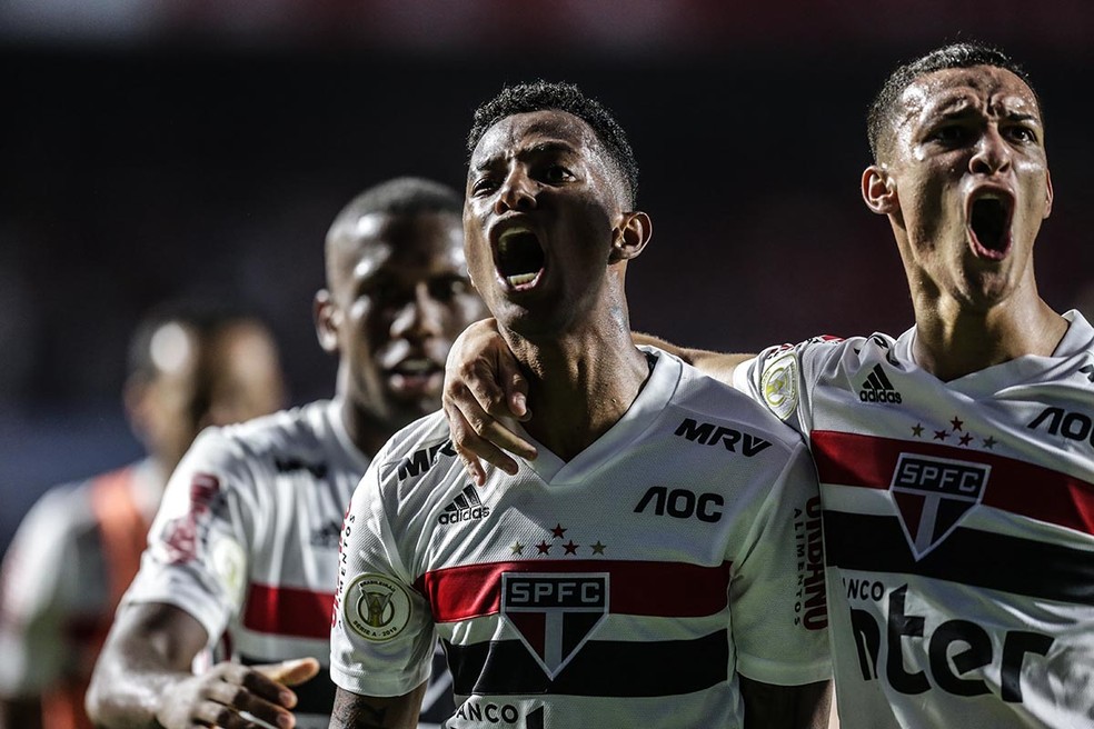 Tchê Tchê comemora gol do São Paulo — Foto: Paulo Pinto / saopaulofc.net