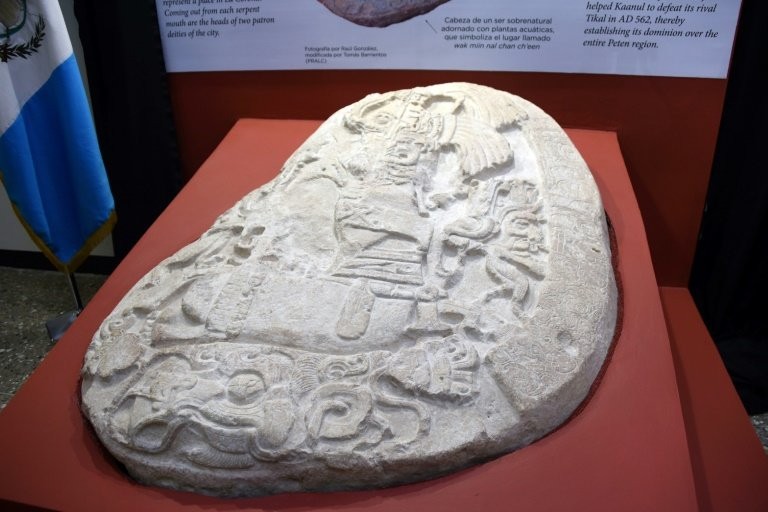Inscrições revelam a luta do Reino da Serpente pela conquista do trono maia.  (Foto: Guatemala's National Museum of Archaeology and Ethnology)