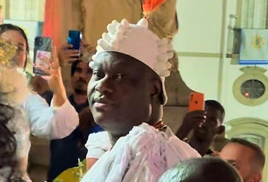 O rei yorubá Adéyeye Ènìtán Bàbátúndé Àkándé Ògúnwùsì