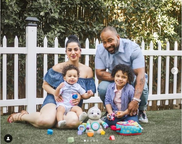 O ator Columbus Short com a esposa e dois dos quatro filhos (Foto: Instagram)