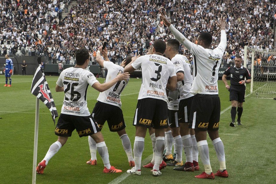 Análise: Corinthians cresce com trocas e volta a jogar como líder e favorito ao título