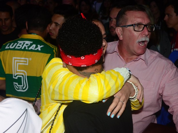 Bruna Marquezine e Neymar em show em São Paulo (Foto: Eduardo Martins/ Ag. News)