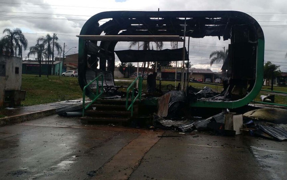 Posto Comunitário de Segurança queimado na QR 415 em Samambaia Norte, em 2016 — Foto: Corpo de Bombeiros DF/ Divulgação