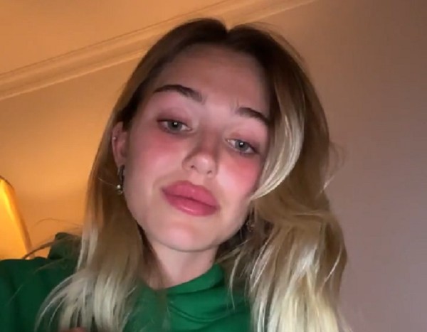 A modelo Delilah Belle Hamlin no vídeo em que revela a overdose sofrida por ela (Foto: Instagram)