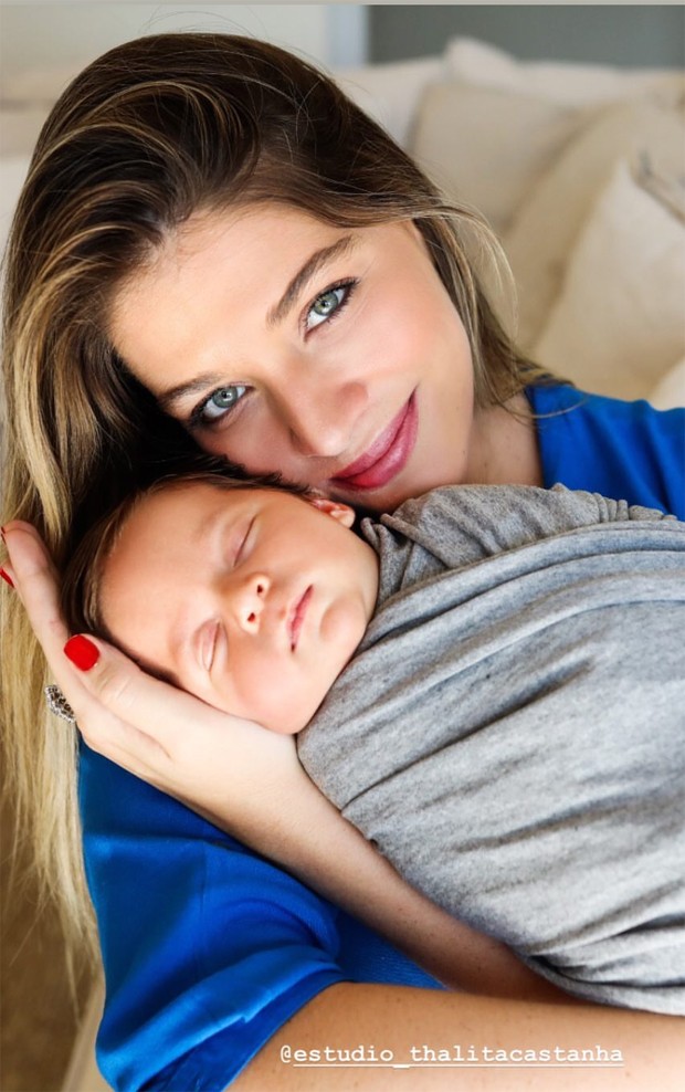 Luma Costa faz ensaio newborn com o pequeno Eduardo (Foto: Thalita Castanha)