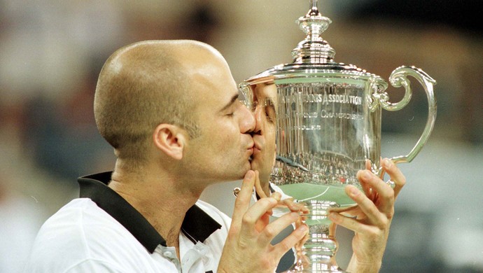 Andre Agassi, troféu US Open 1999 (Foto: Getty Images)