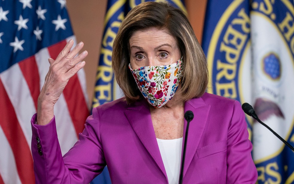 A presidente da Câmara dos EUA, Nancy Pelosi, fala sobre a solicitação da 25ª Emenda contra Donald Trump, na quinta-feira (7) — Foto: AP Photo/J. Scott Applewhite