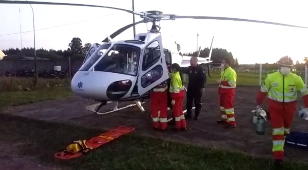 VÃ­tima de acidente na BR-277,em Ibema, foi encaminhada de helicÃ³ptero para o hospital; outras quatro pessoas morreram no acidente, na BR-277 (Foto: Fernando Lopes/RPC)