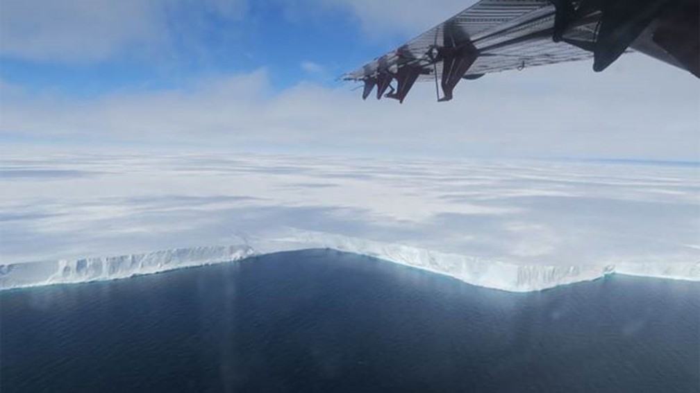 Cientistas dizem que a ruptura da geleira que produzirÃ¡ um Iceberg to tamanho de Londres Ã© resultado de um processo natural â€” Foto: JAN DE RYDT