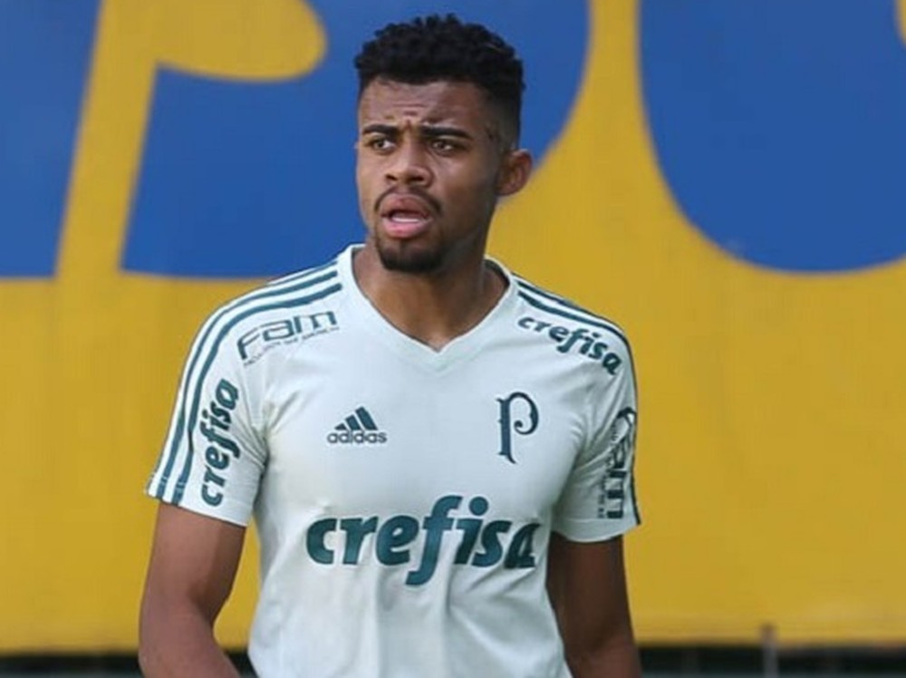 Palmeiras negocia empréstimo Lucas Taylor ao Bragantino