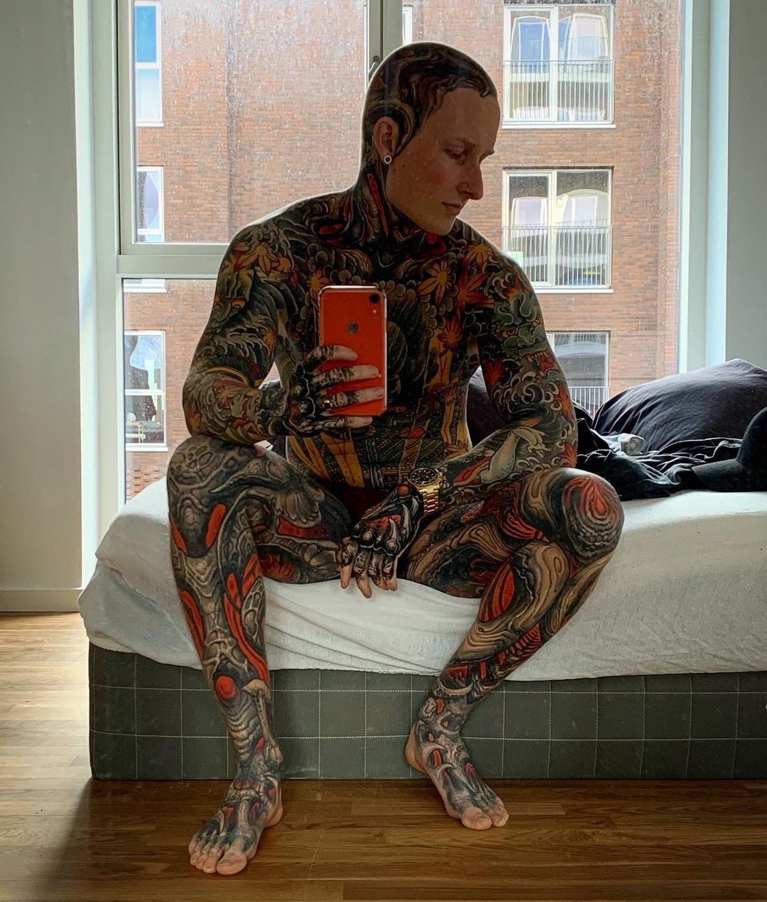 Tristan Weigelt diz que as mulheres se assustam com suas tatuagens (Foto: Reprodução / Instagram)