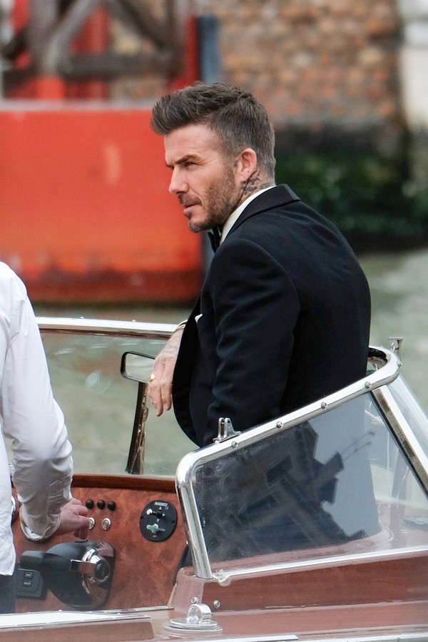 ** RIGHTS: ONLY UNITED STATES, BRAZIL, CANADA ** Venice, ITALY  - *EXCLUSIVE*  - Call Him Beckham, David Beckham! The Former England Footballer was pictured Channeling his inner Bond in a suave Tuxedo while shooting a campaign for the new upcoming launch  (Foto: Ciao Pix / BACKGRID)