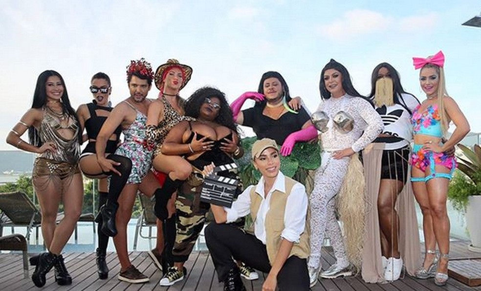 Anitta e seus convidados prontos para o Bloco das Poderosas, que desfila este sábado (17) no Centro do Rio (Foto: Reprodução/ Instagram)