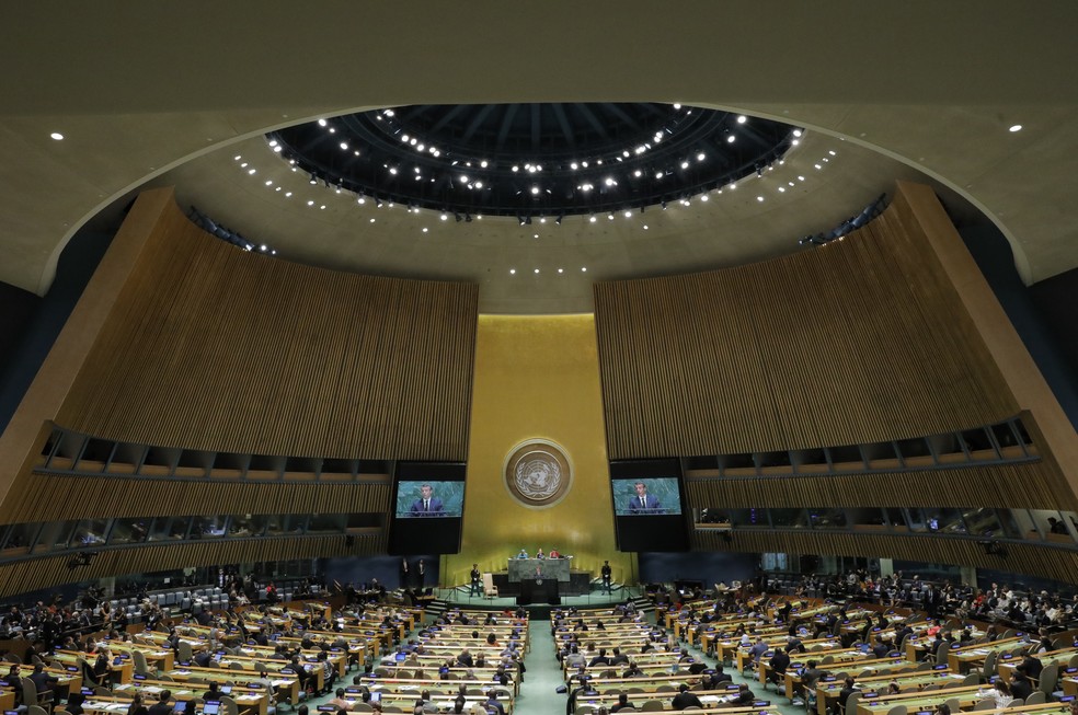 Simulações de sessões da ONU (acima) seguem um modelo elaborado por Harvard cerca de 40 anos atrás — Foto: Lucas Jackson/Reuters