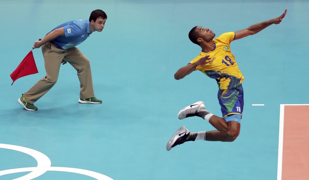 Lucarelli, destaque da seleção brasileira de vôlei — Foto: Ricardo Moraes / Reuters