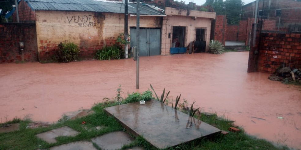 Forte chuvas causam alagamento no bairro Residencial Primaveral, em São Luís. — Foto: Divulgação