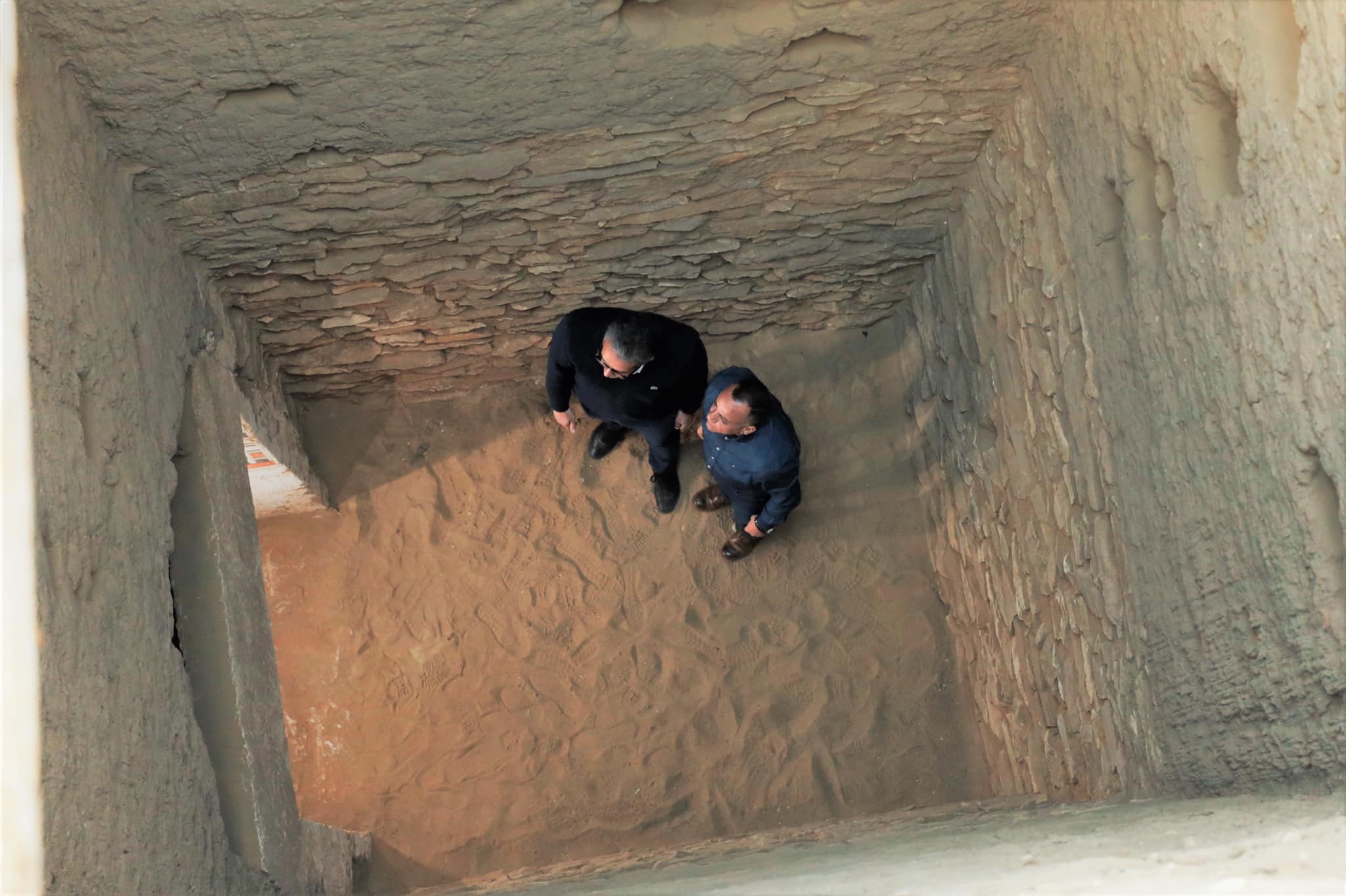 Tumbas encontradas no Egito contém achados que datam do final do Império Antigo (Foto: Reprodução/Facebook/Ministry of Tourism and Antiquities)
