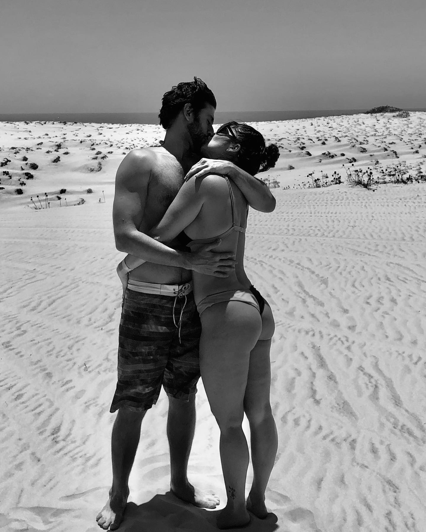 Na praia, Samara Felippo se declara para o namorado (Foto: Reprodução / Instagram)