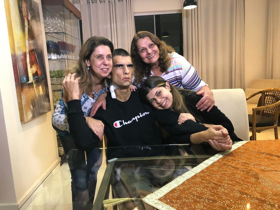 Cristiano teve alta nesta sexta-feira (6) e já está em casa com sua família — Foto: Danilo Girundi/TV Globo
