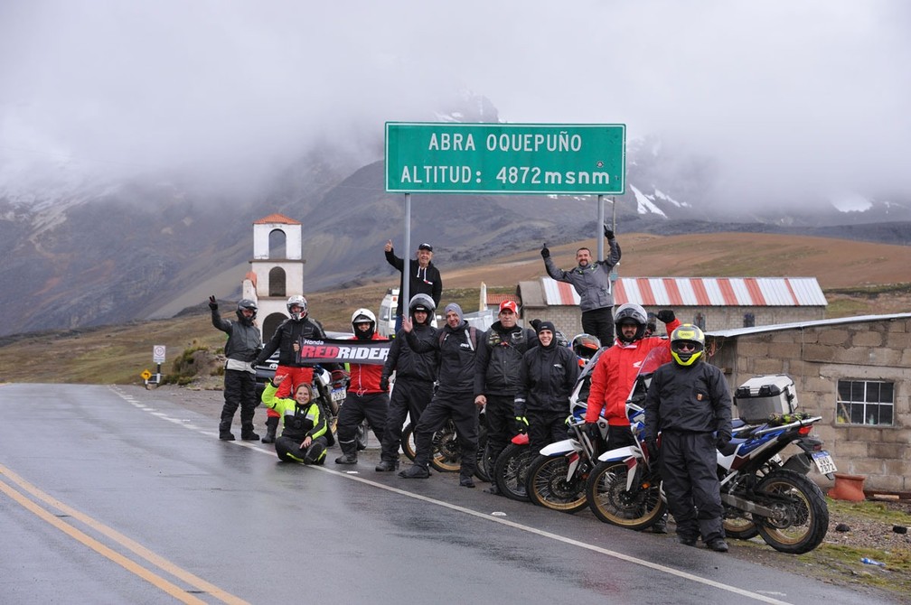 Motociclistas na Cordilheira, com altitude de 4,8 mil metros — Foto: Arquivo pessoal