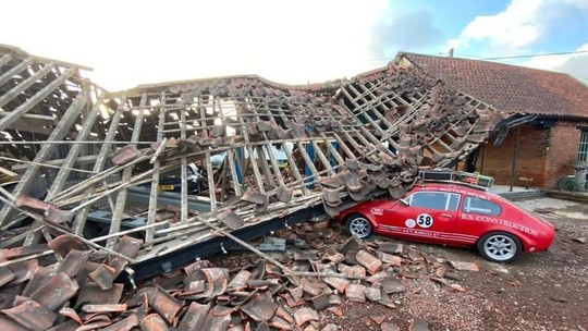 Tempestade Eunice destrói coleção de carros antigos na Inglaterra avaliada em R$ 3,5 milhões