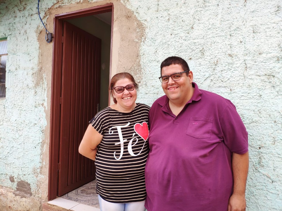 César Augusto e Andréia Cristina esperam, ansiosamente, pelo casamento, em Goiänia, Goiás.  — Foto: Thais Barbosa