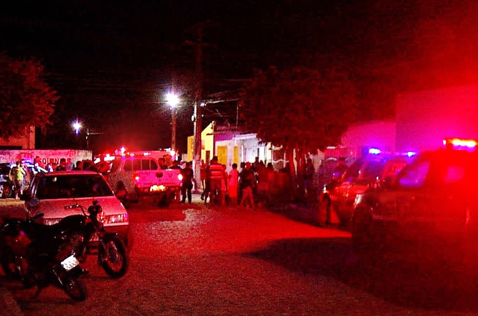 MÃ£e e filha foram baleadas dentro de casa, na noite desta segunda-feira (19), em SÃ£o JosÃ© de Mipibu, na Grande Natal â€” Foto: Inter TV Cabugi/ReproduÃ§Ã£o