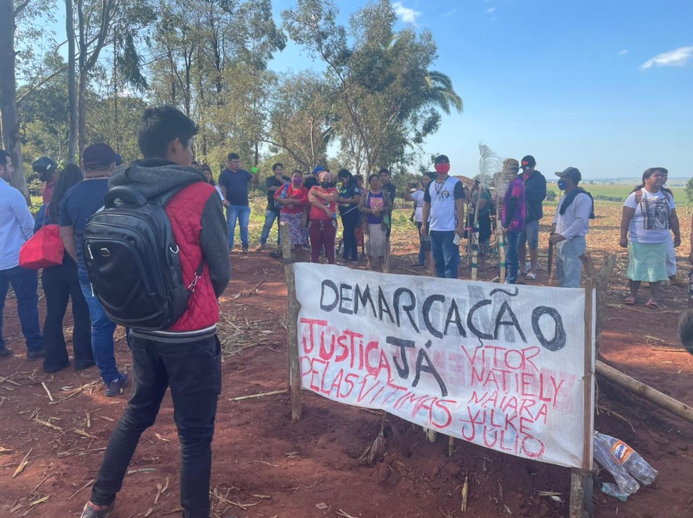 Indígenas seguem no local onde confrontos ocorreram.  — Foto: Cimi/Reprodução