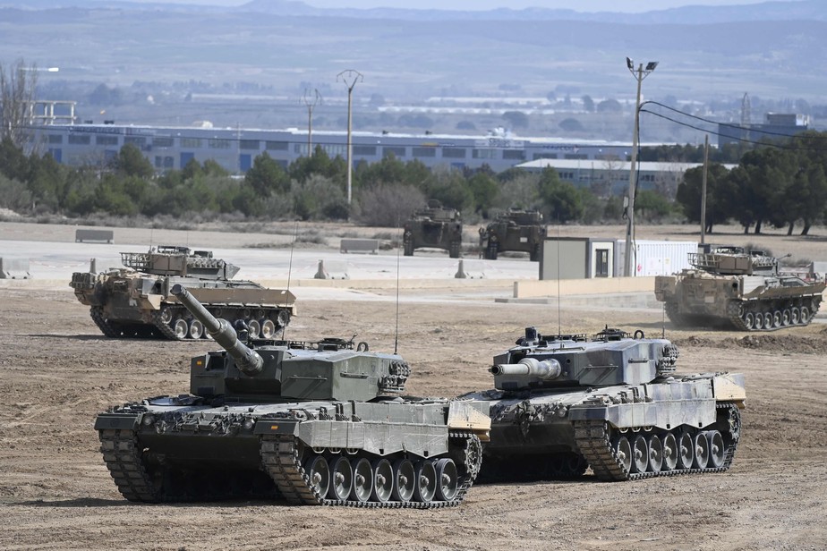 Os tanques modelo Leopard são de fabricação alemã