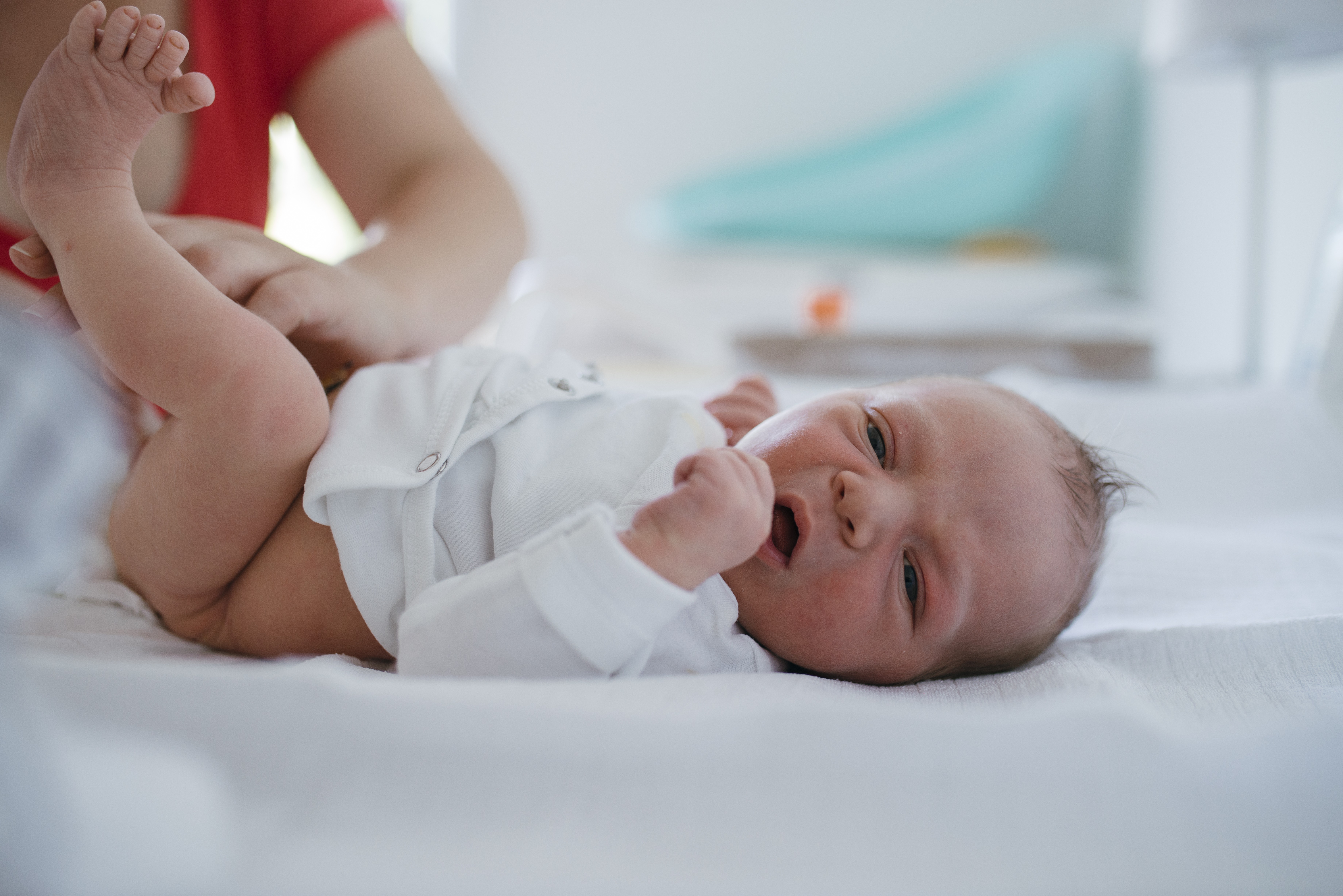 Troca de fraldas do recém-nascido (Foto: AzmanL/Getty Images)