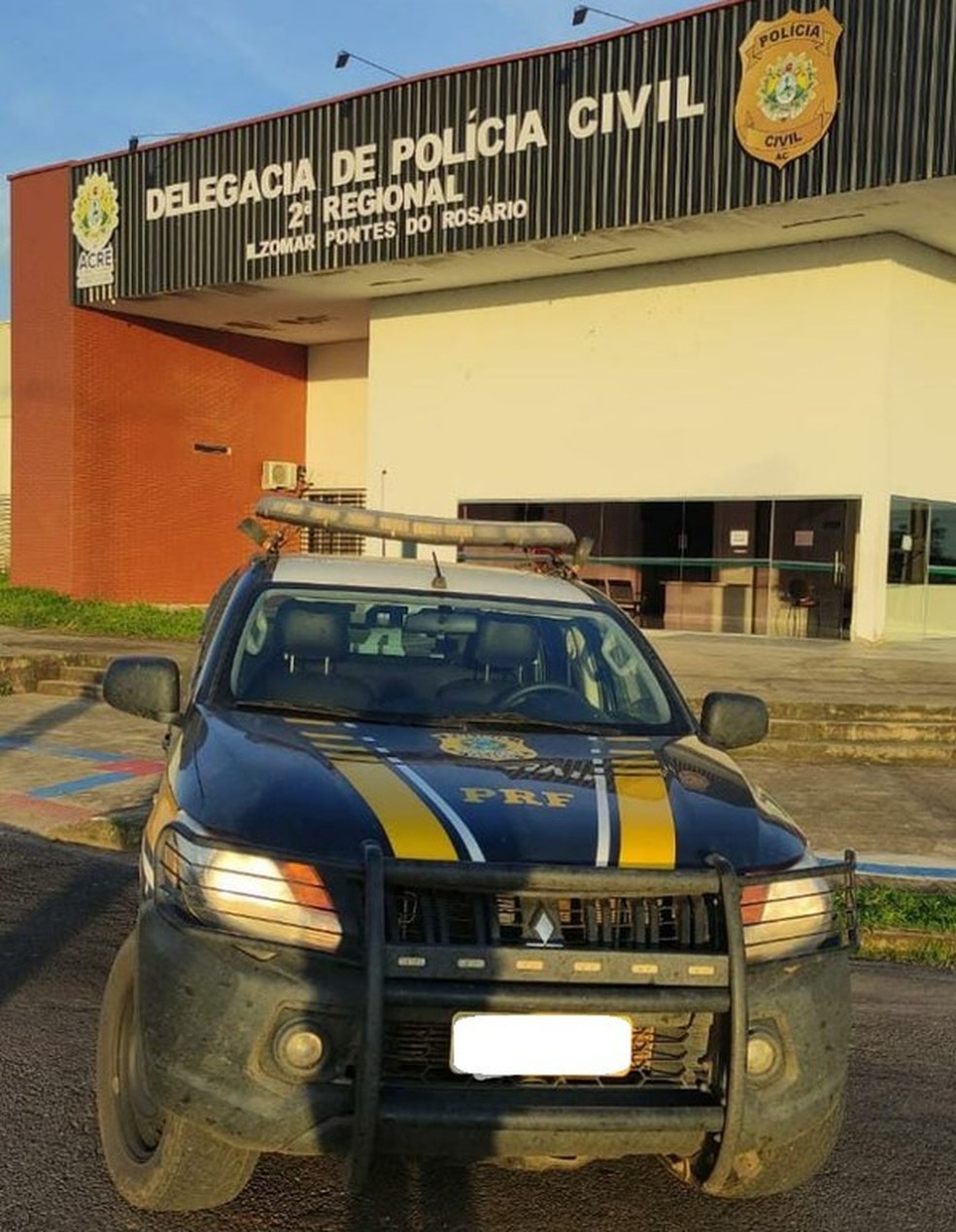 Homem com sinais de embriaguez fura bloqueio policial e é preso em rodovia no AC  — Foto: Nucom/PRF-AC