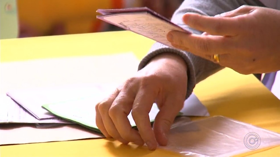 Alunos que não tiverem com carteira de vacinação atualizada não serão matriculados no AC  — Foto: Reprodução/TV TEM 