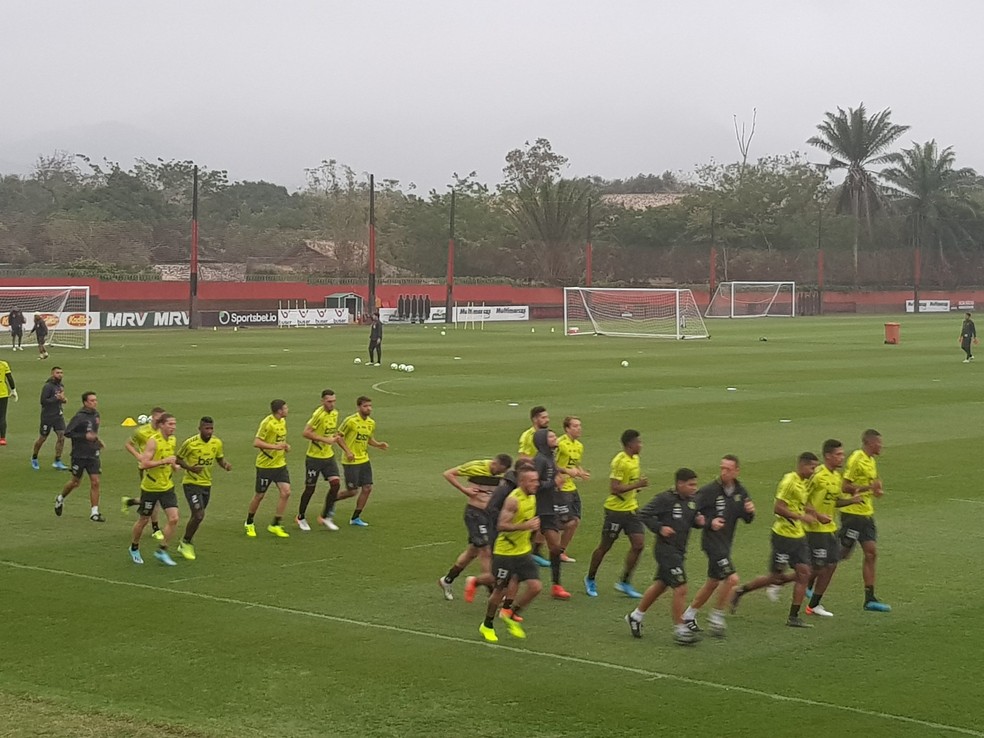 Time do Flamengo durante treino nesta terça-feira no Ninho do Urubu — Foto: Fred Huber