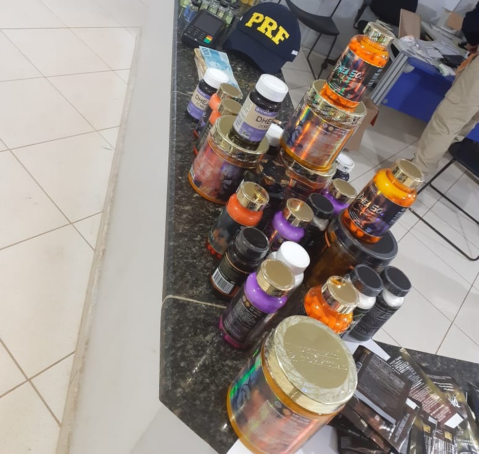 Anabolizantes são apreendidos em Porto Velho — Foto: PRF/Divulgação