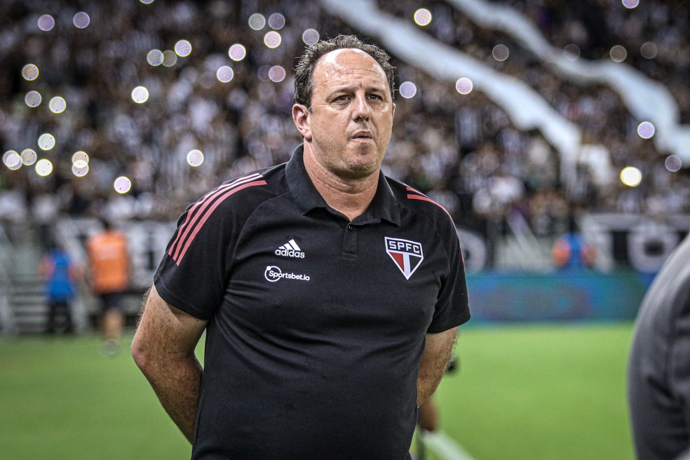 Rogério Ceni em jogo do São Paulo fora de casa — Foto: Lucas Emanuel/AGIF