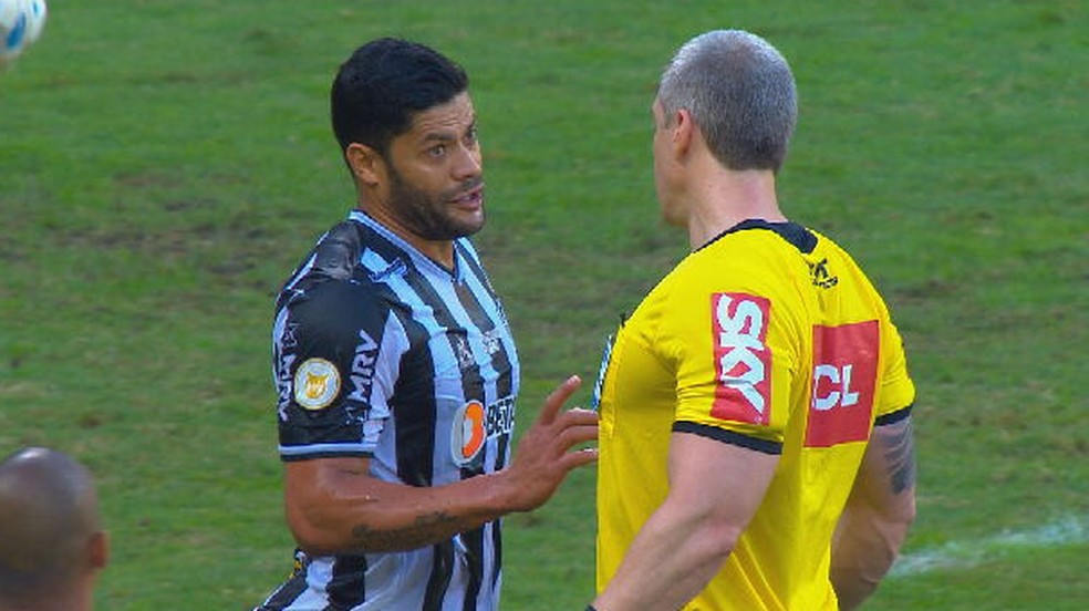 Hulk x Daronco — Foto: Globo 