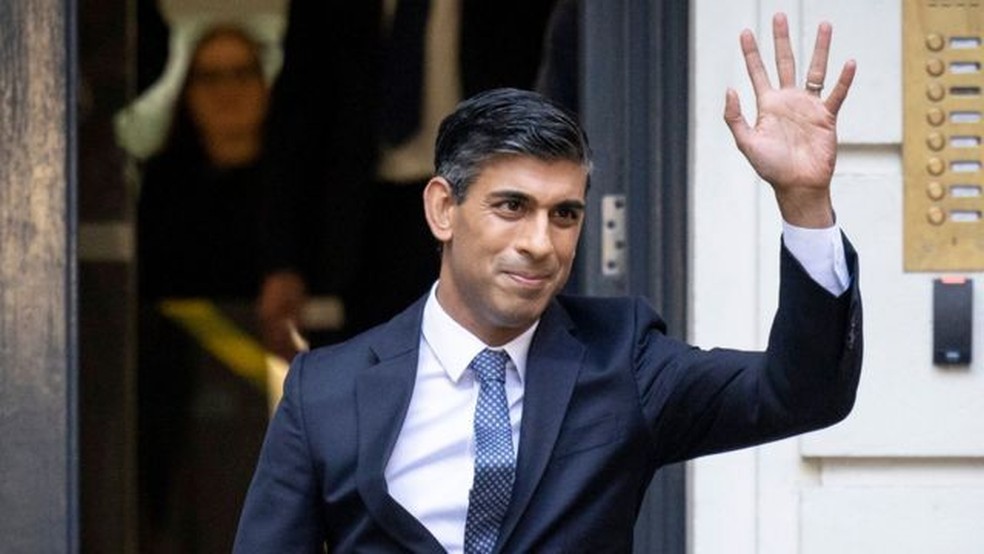 Rishi Sunak, novo primeiro-ministro do Reino Unido, tem apenas 1,70 m — Foto: EPA/via BBC