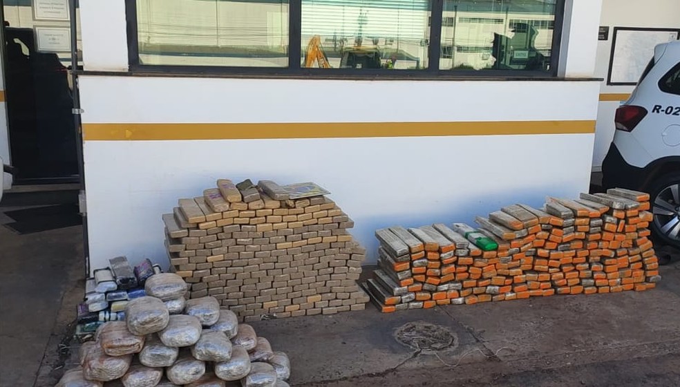 Polícia apreende mais de 400 kg de maconha em rodovia de Bauru — Foto: Polícia Rodoviária Estadual/Divulgação