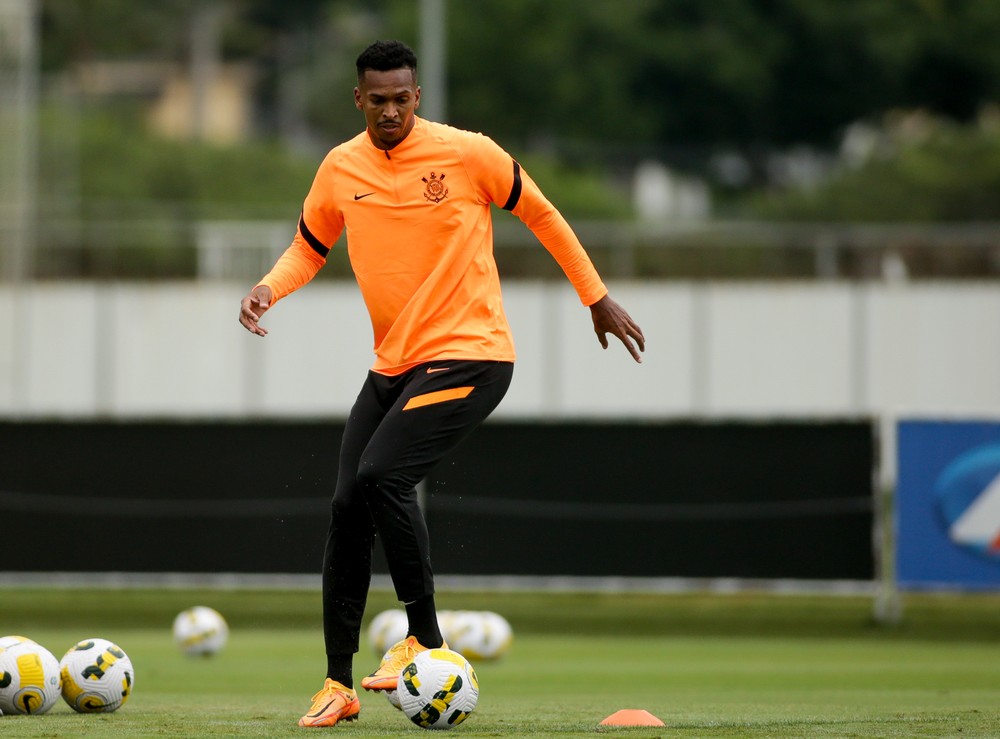 Jô cola em Geraldão e fica próximo a viola na lista de quem mais jogou pelo Corinthians