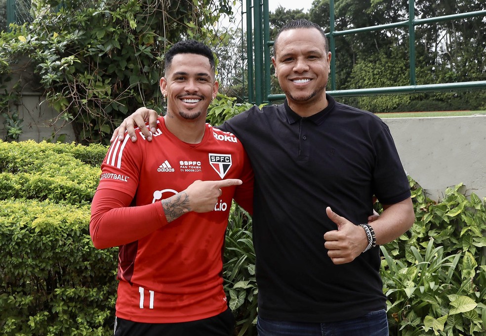 Luis Fabiano visita o CT do São Paulo — Foto: Divulgação São Paulo