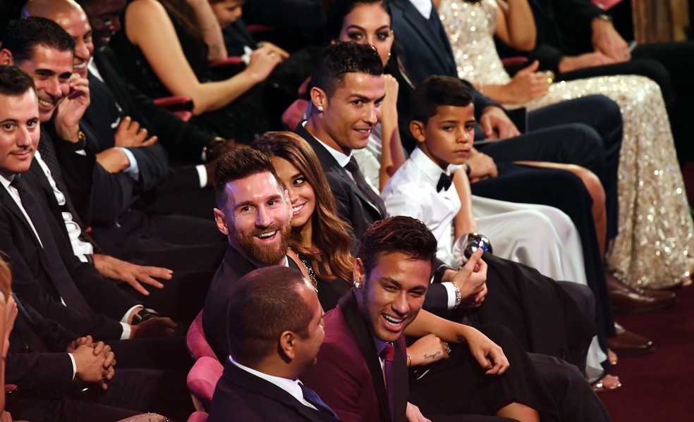 Presidente do Real pode oferecer CR7 ao PSG para contratar Neymar (Foto: EFE/ANDY RAIN)